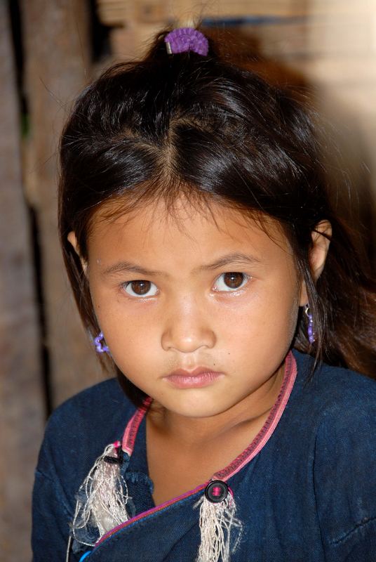 Mädchen in einem Lanten-Dorf im Norden von Laos