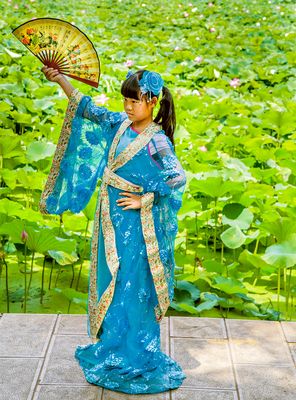 Mädchen in historischer Tracht