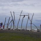 Mädchen in Hokitika am Meer