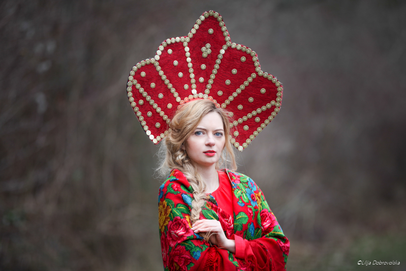 Mädchen in Kokoshnik