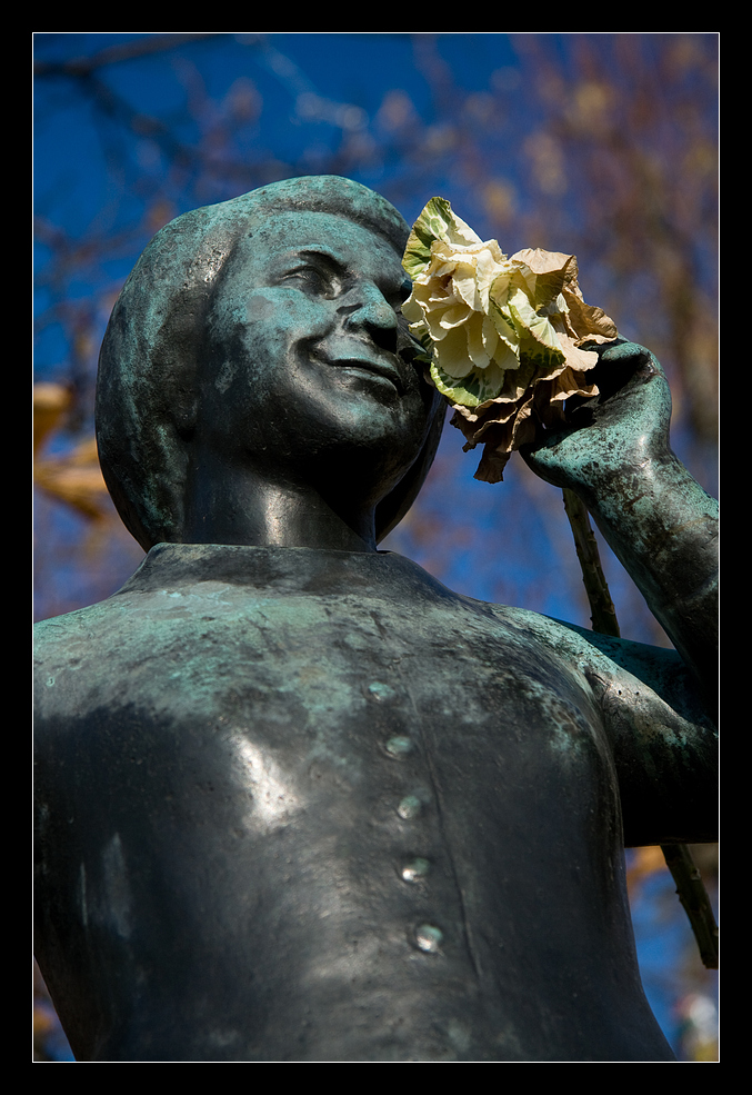 Mädchen mit Blume II