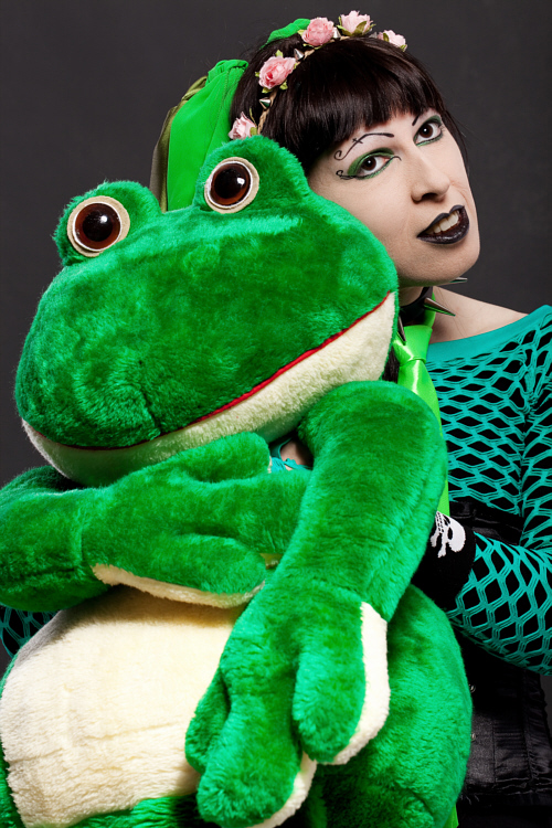 Mädchen mit Frosch 2