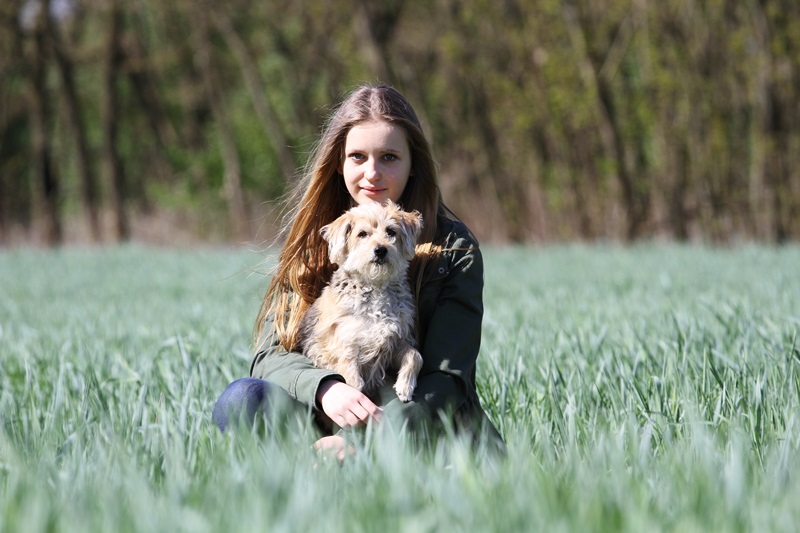 Mädchen mit Hund II