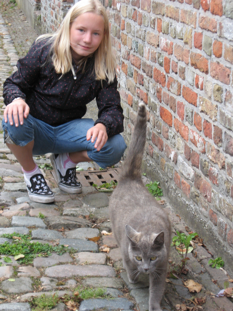 Mädchen mit Katze