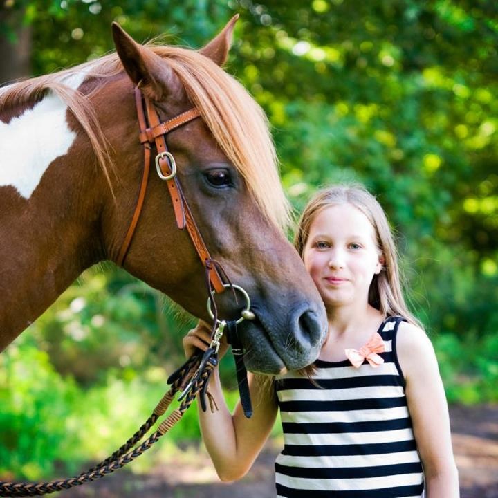 mädchen mit pferd