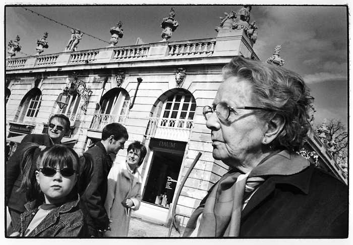 Mädchen mit Sonnenbrille. Nancy, März 2005