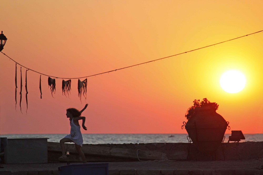 Mädchen / Sonnenuntergang