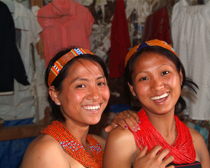 Mädchen vom Stamm der Konyak im Nagaland