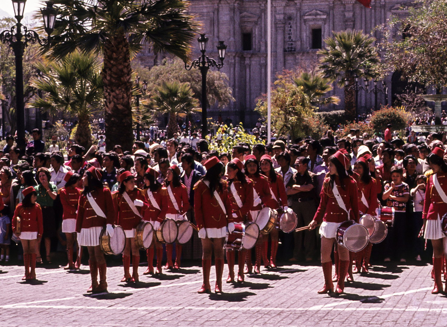 Mädchenparade in Arequipa