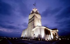 Mädchenturm bei Nacht