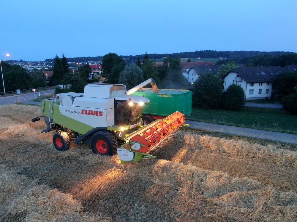 Mähdrescher bei der Ernte