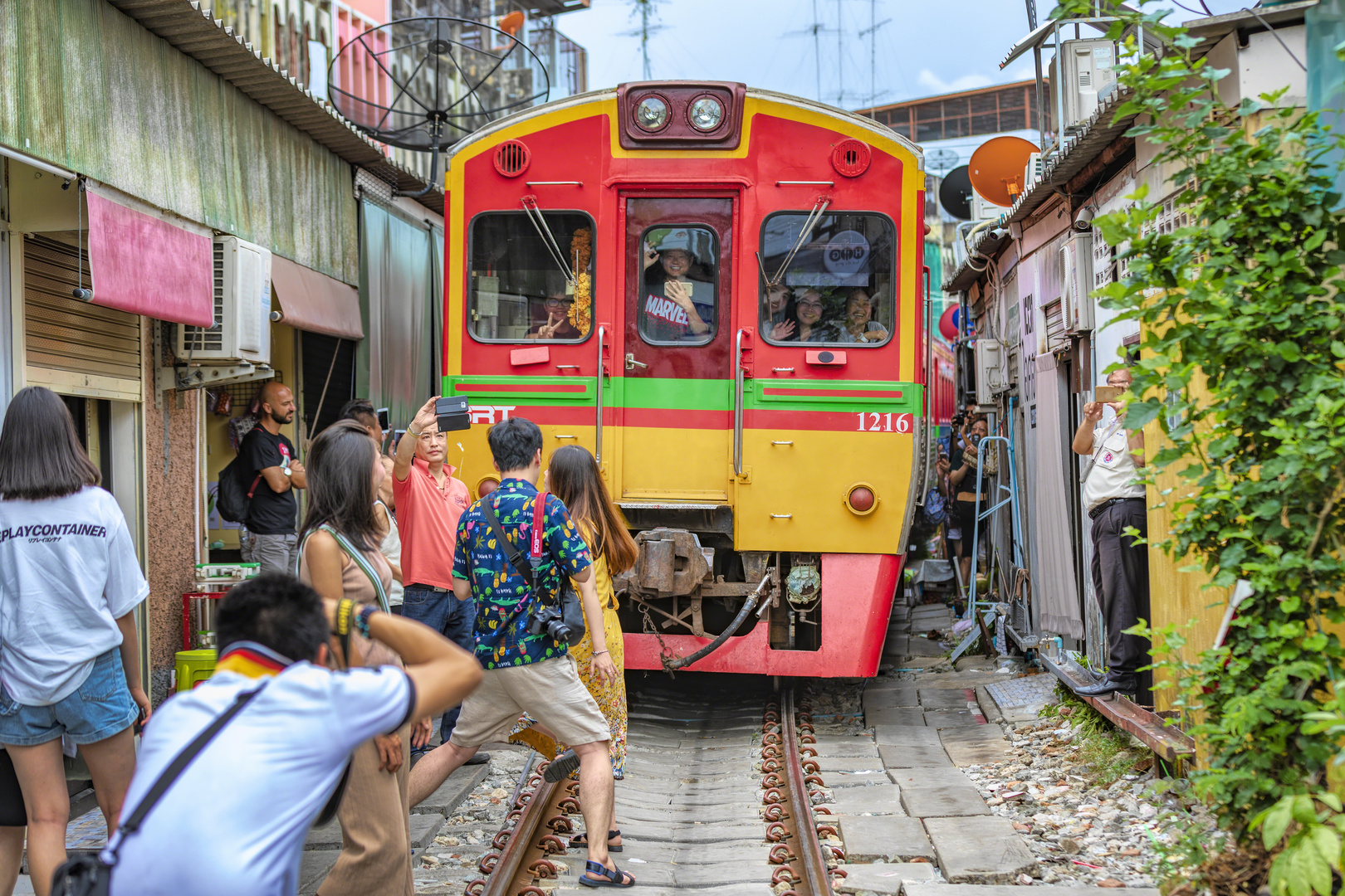 Maeklong railway Market