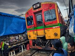 Maeklong Railway Market