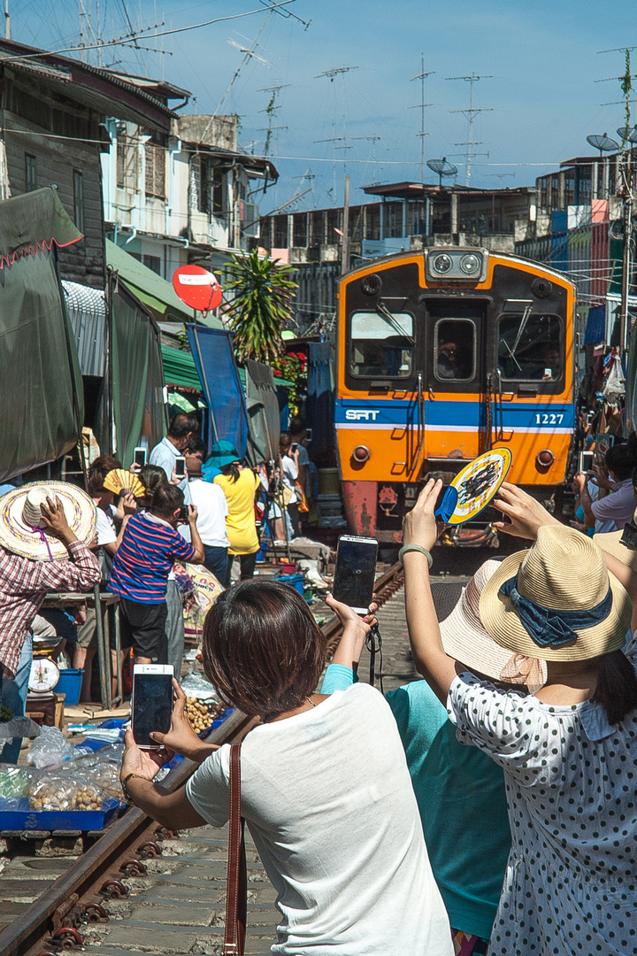 Maeklong railway through the market