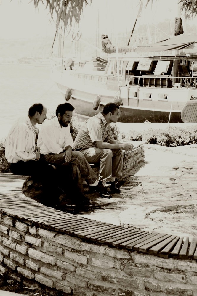 Männer am Hafen (Bodrum)
