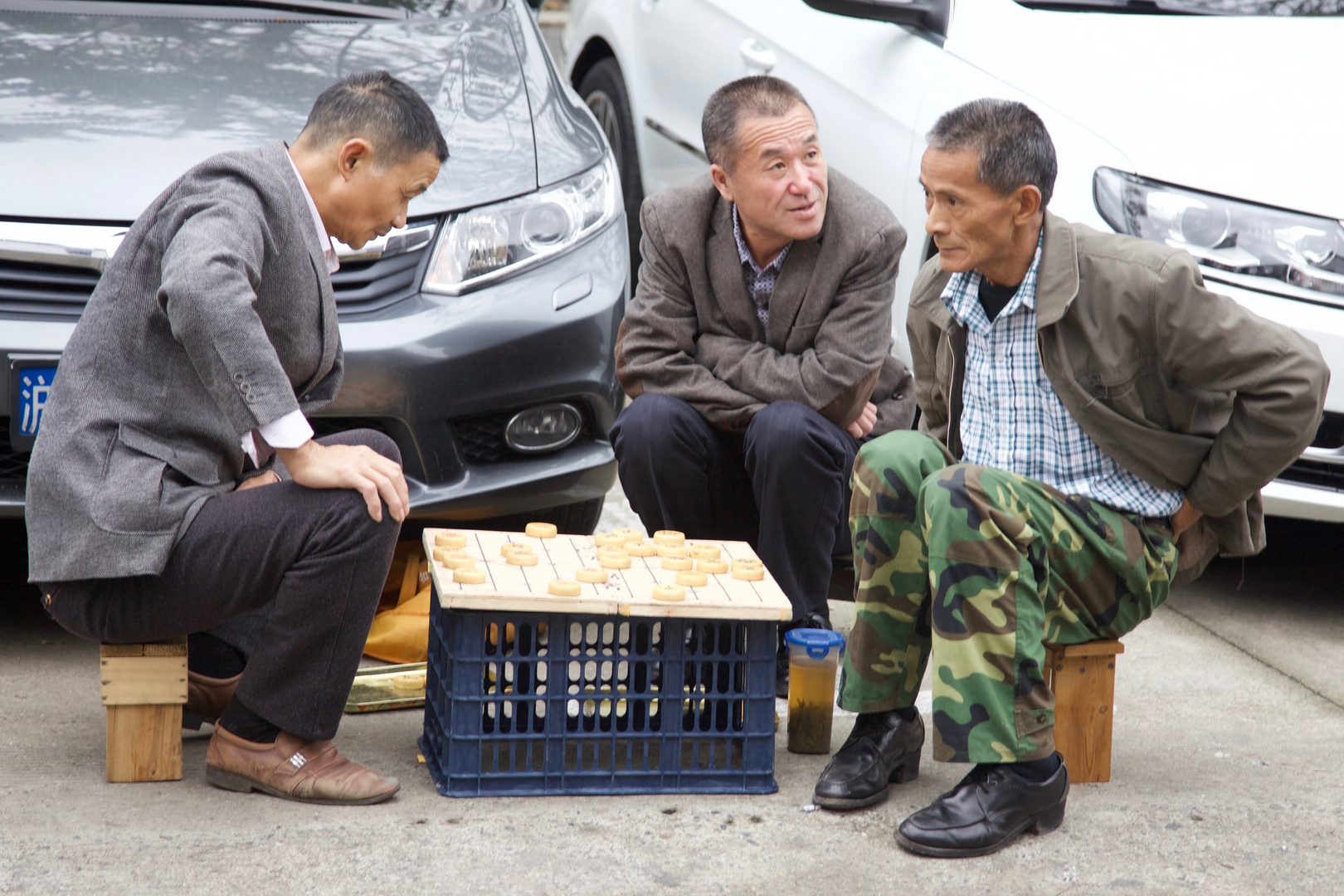 Männer beim: Chinese Chess