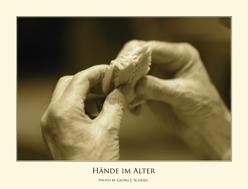 Männer-Hände beim Essen