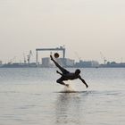 Männer und ihr geliebter Fußball, immer und überall......