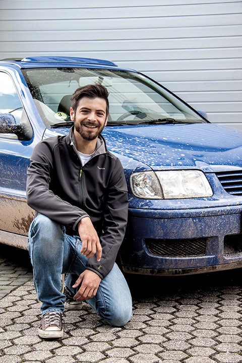 Männer und ihre Autos