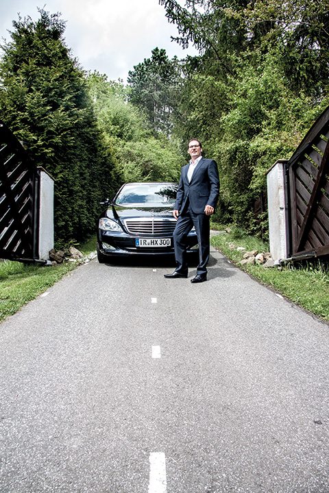 Manner Und Ihre Autos 3 Foto Bild Portrait Portraitfotografie Manner Outdoor Bilder Auf Fotocommunity