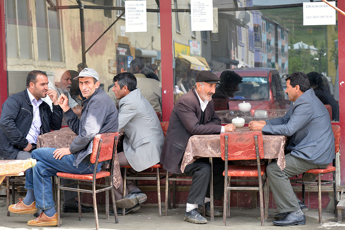 männertreffen im kaffee