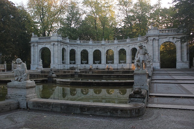 Märchenbrunnen bei Tagesanbruch