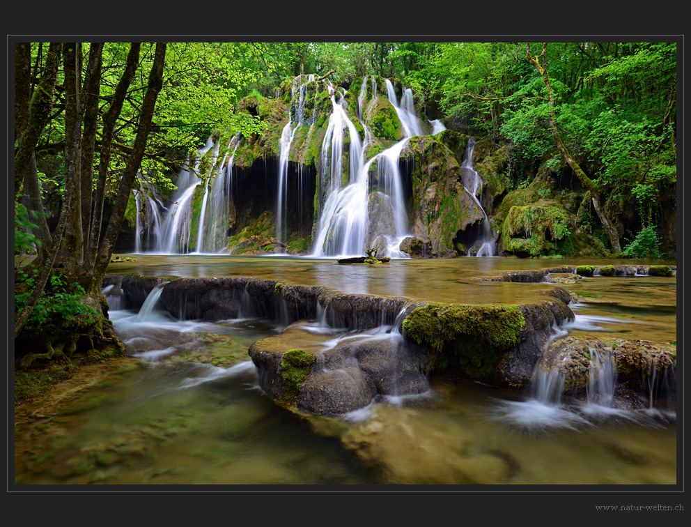 Märchenhafter Wasserfall - DRI