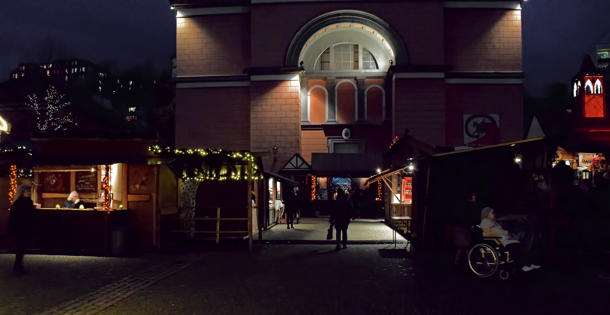 Märchenmarkt vor der Laurentiuskirche