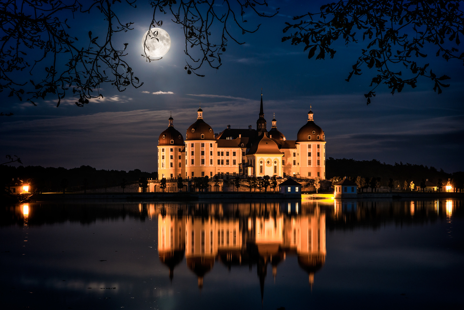 Märchenschloss bei Nacht