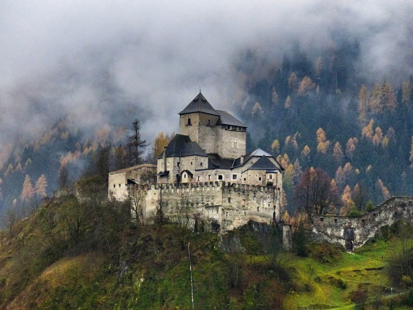 Märchenschloß im Nebel