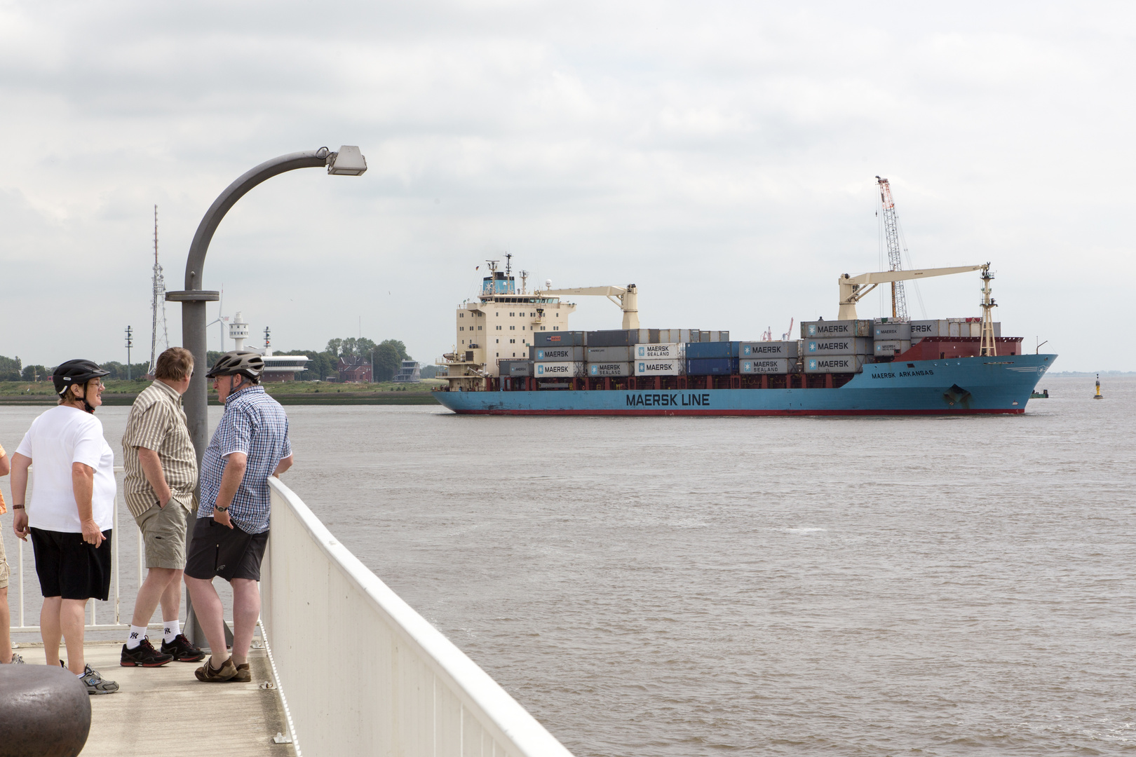 Maersk Arkansas fährt auf der Elbe in die Nordsee