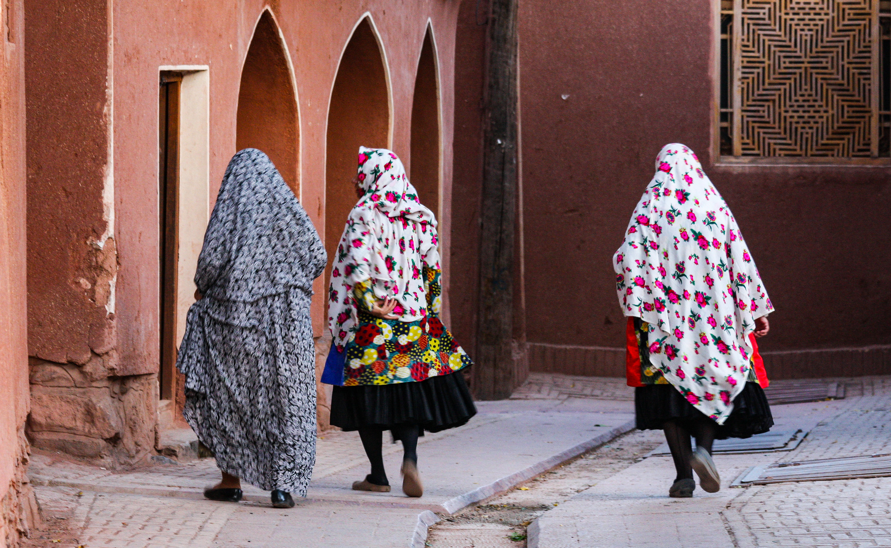 MÄRZ: FRAUEN IN ABYANE