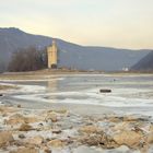 Mäuseturm bei Bingen mit Niedrigwasser