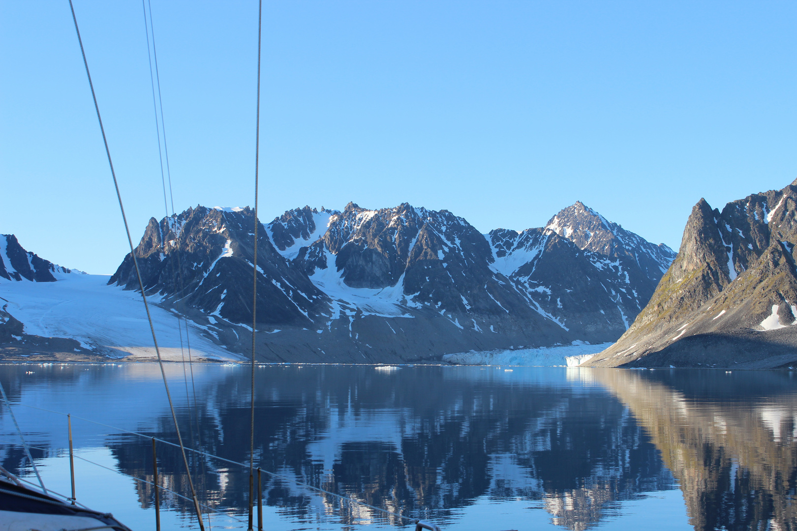 Magdalenenfjord in der Mitternachtssonne