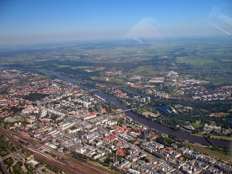 Magdeburg aus 800m bei schönstem Sonneschein