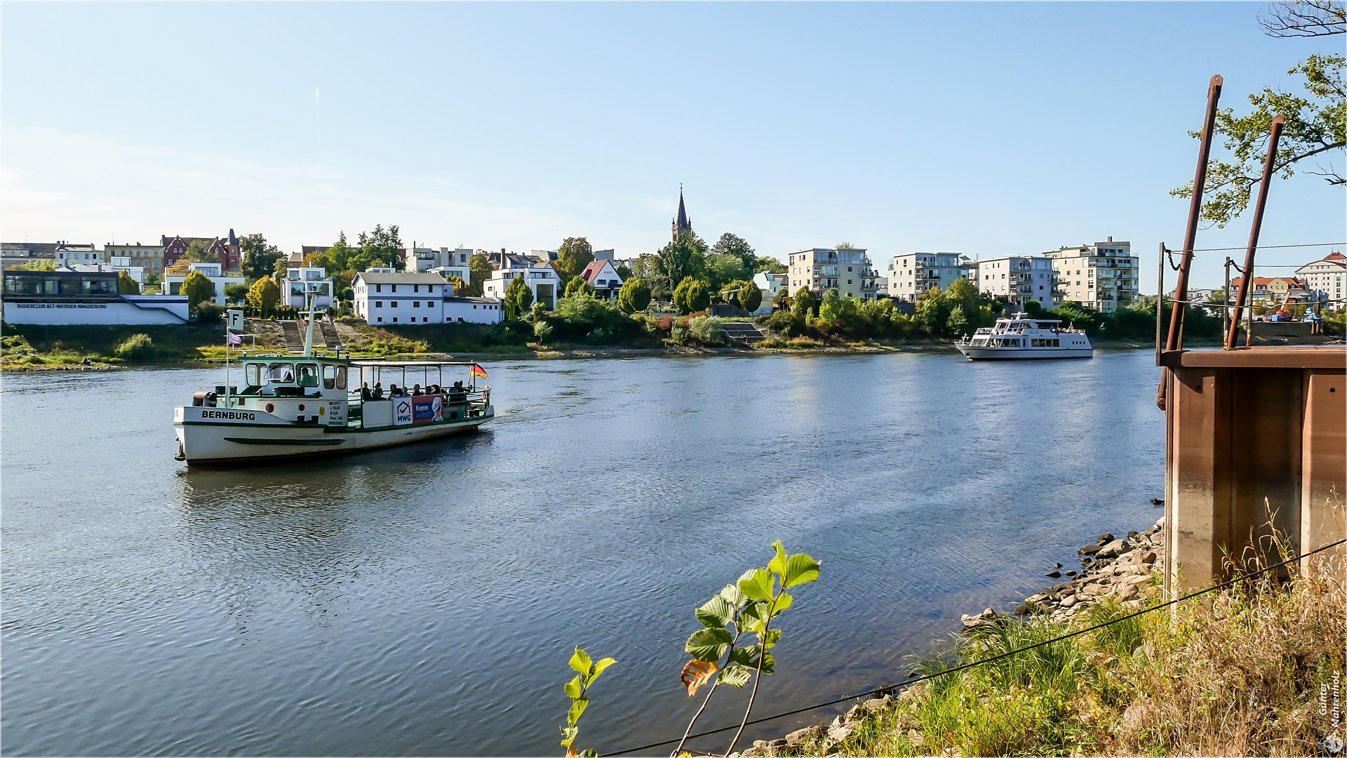 Magdeburg, Hochbetrieb auf der Elbe