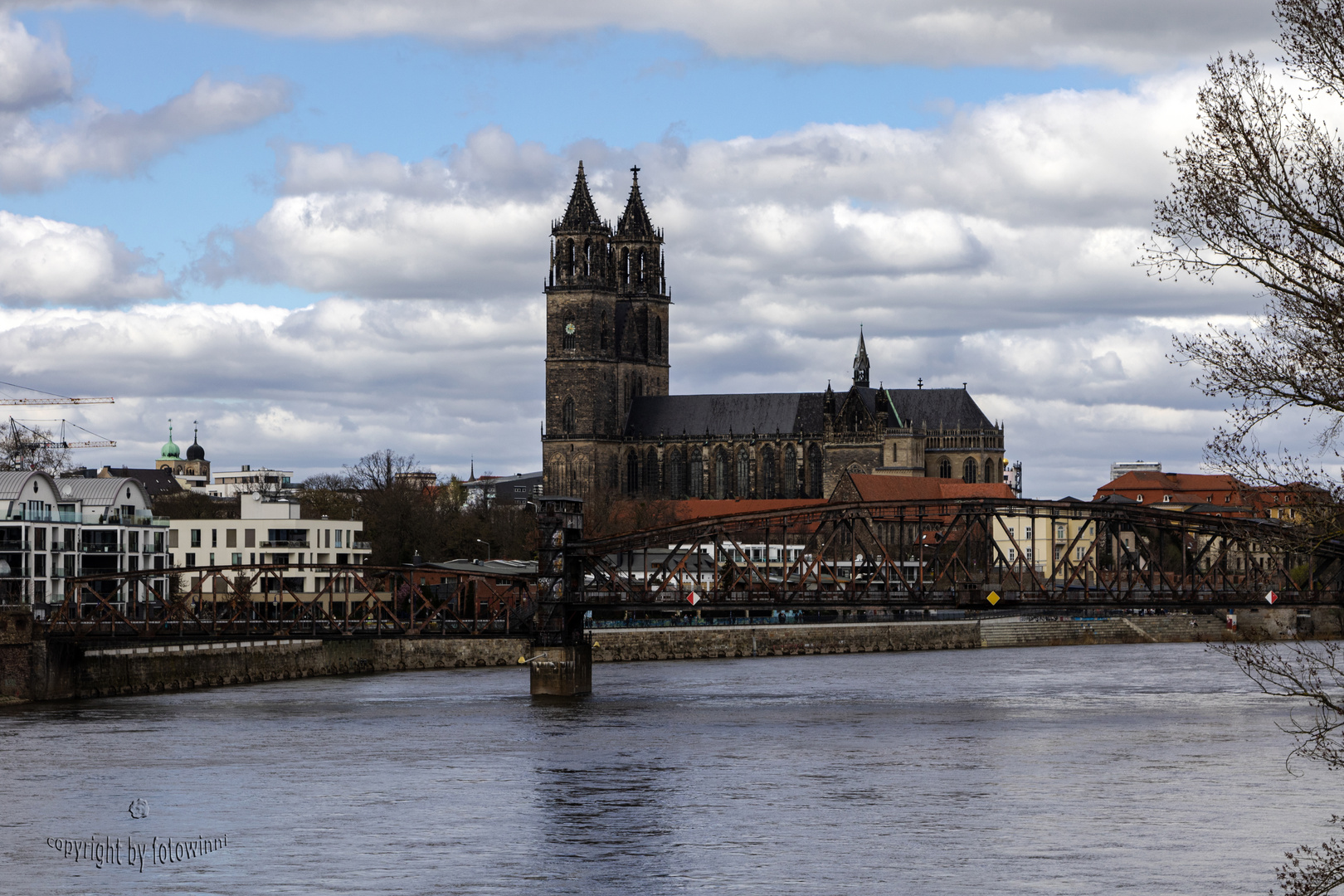 Magdeburg - Hubbrücke und Dom