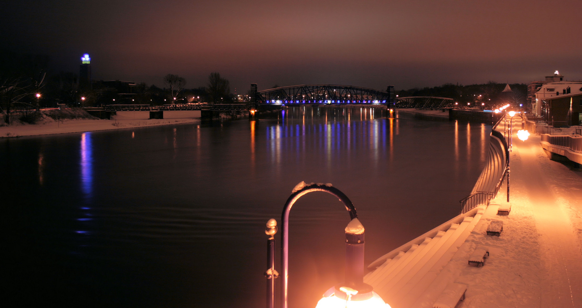 Magdeburg im Winter bei Nacht