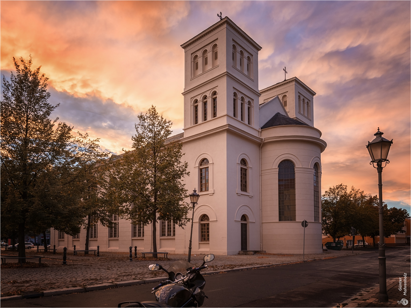 Magdeburg, St. Nicolai am frühen Abend