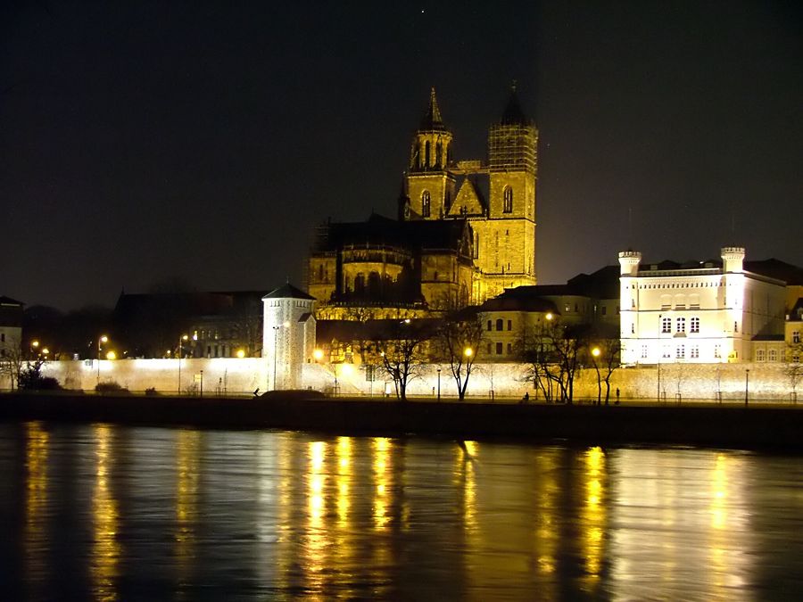 Magdeburger Dom bei Nacht