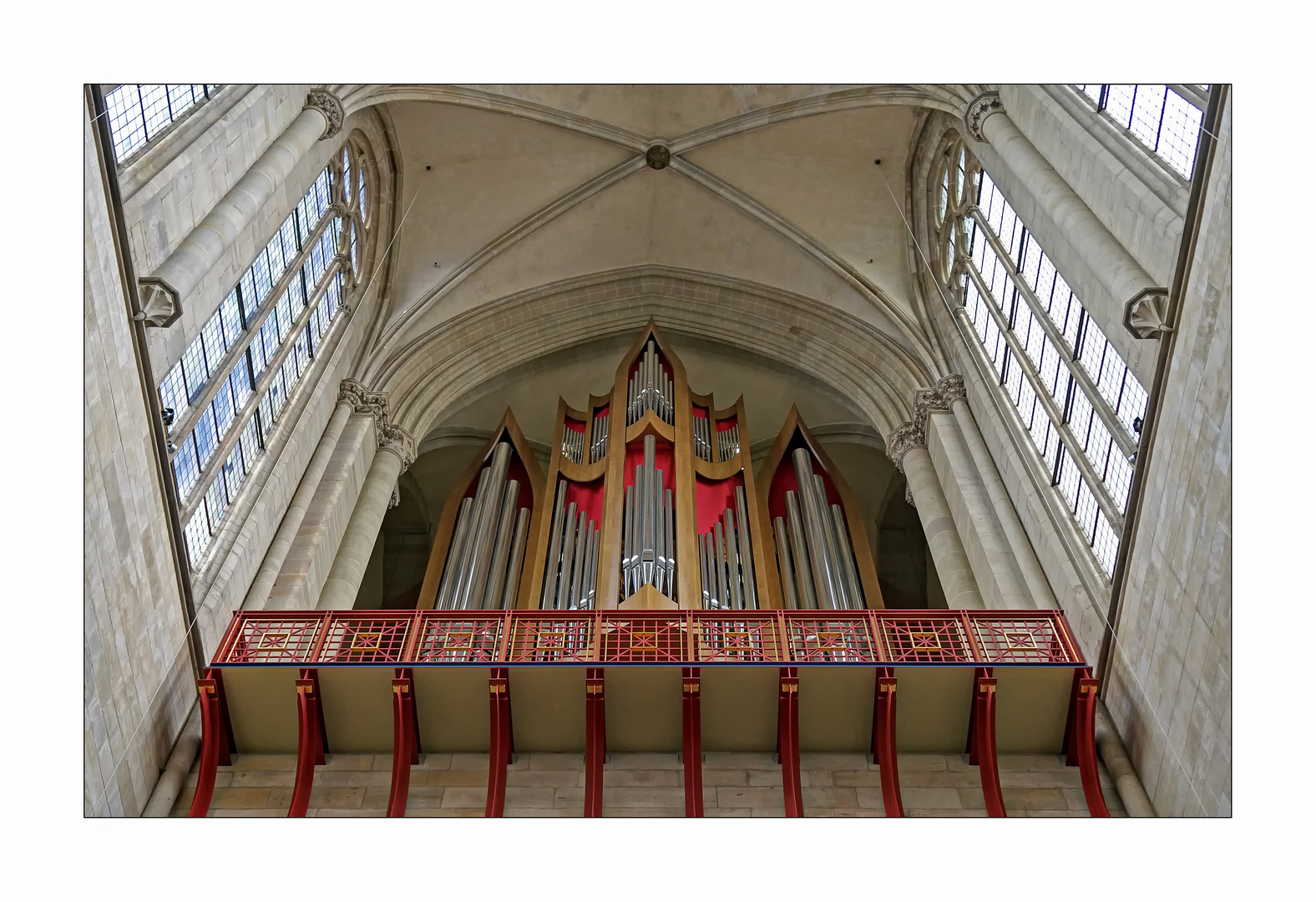 Magdeburger Dom " Blick zur Orgel aus meiner Sicht...."