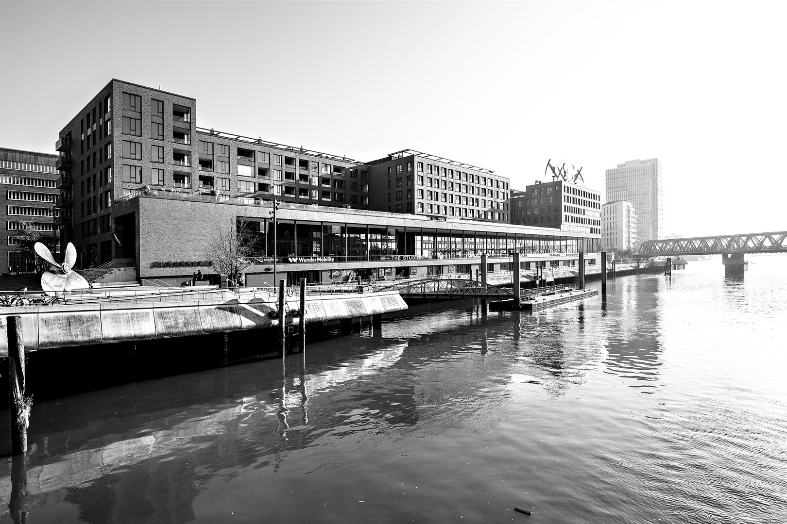 Magdeburger Hafen - Elbarkaden