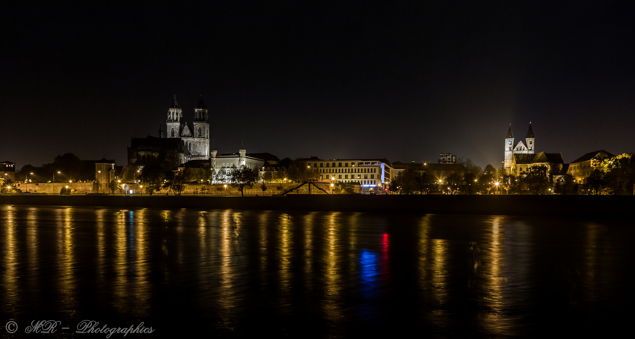 Magdeburger Skyline bei Nacht