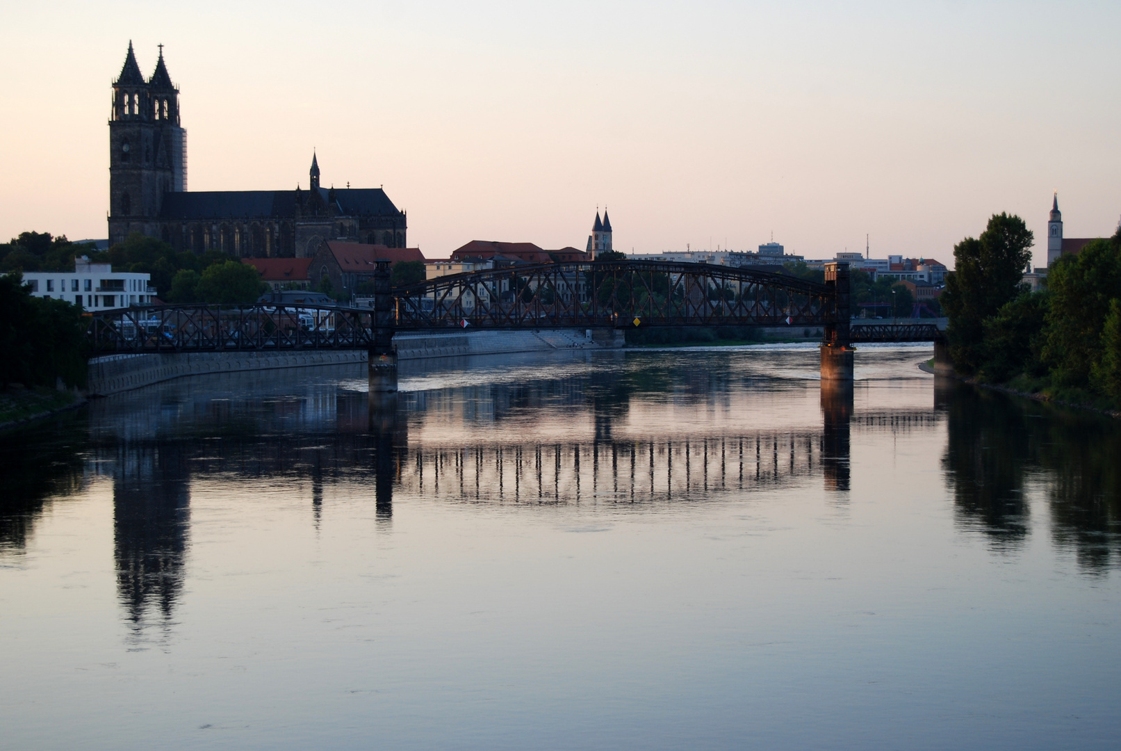 Magdeburg...kurz vor der Blauen Stunde