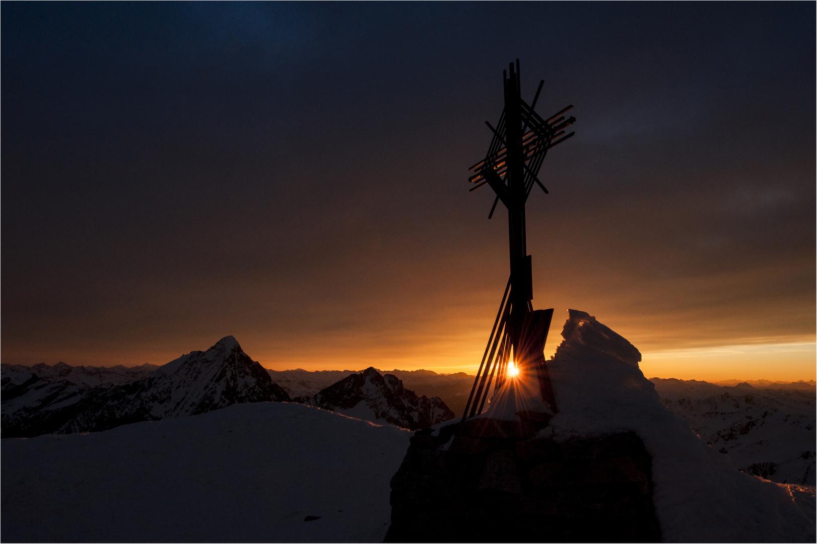 Magerstein in ersten Sonnenstrahlen