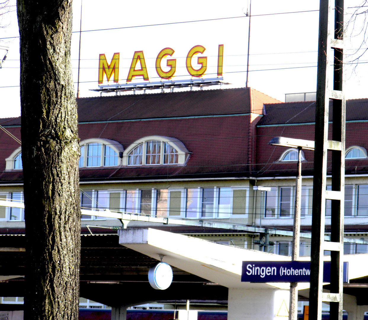 Maggi-Schild am Bahnhof Singen