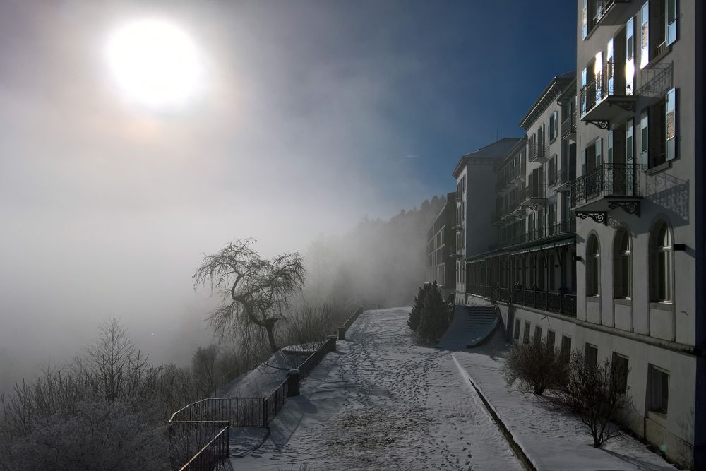 Magglingen Hauptgebäude im Nebel