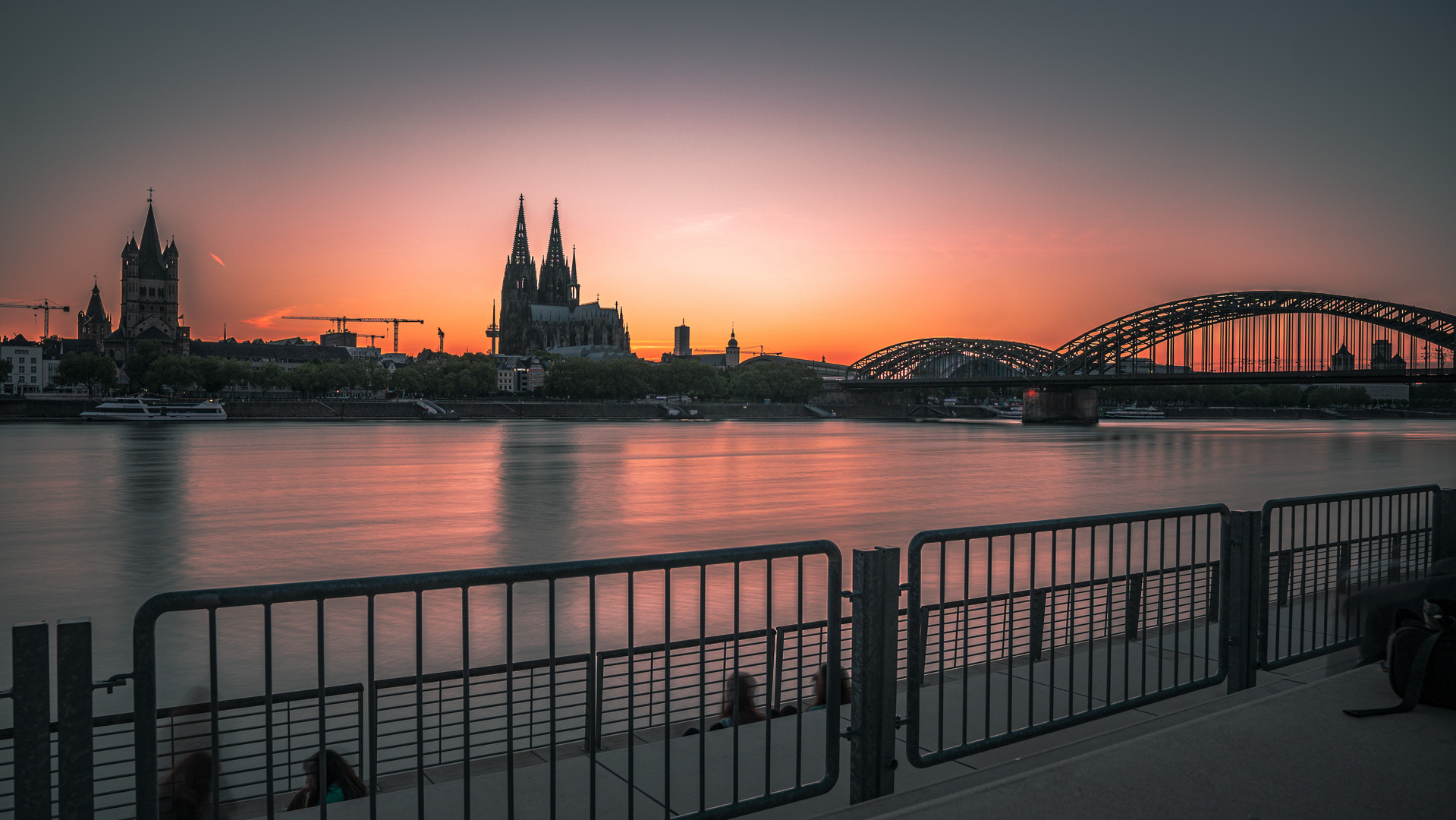 Magischer Sonnenuntergang in Köln