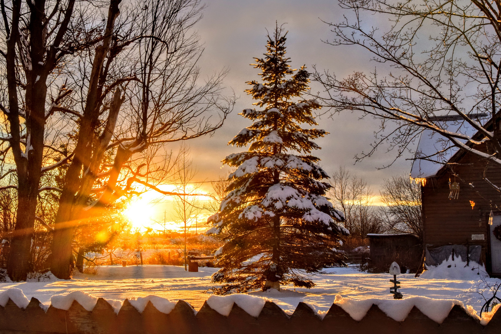 Magischer Winter Sonnenuntergang