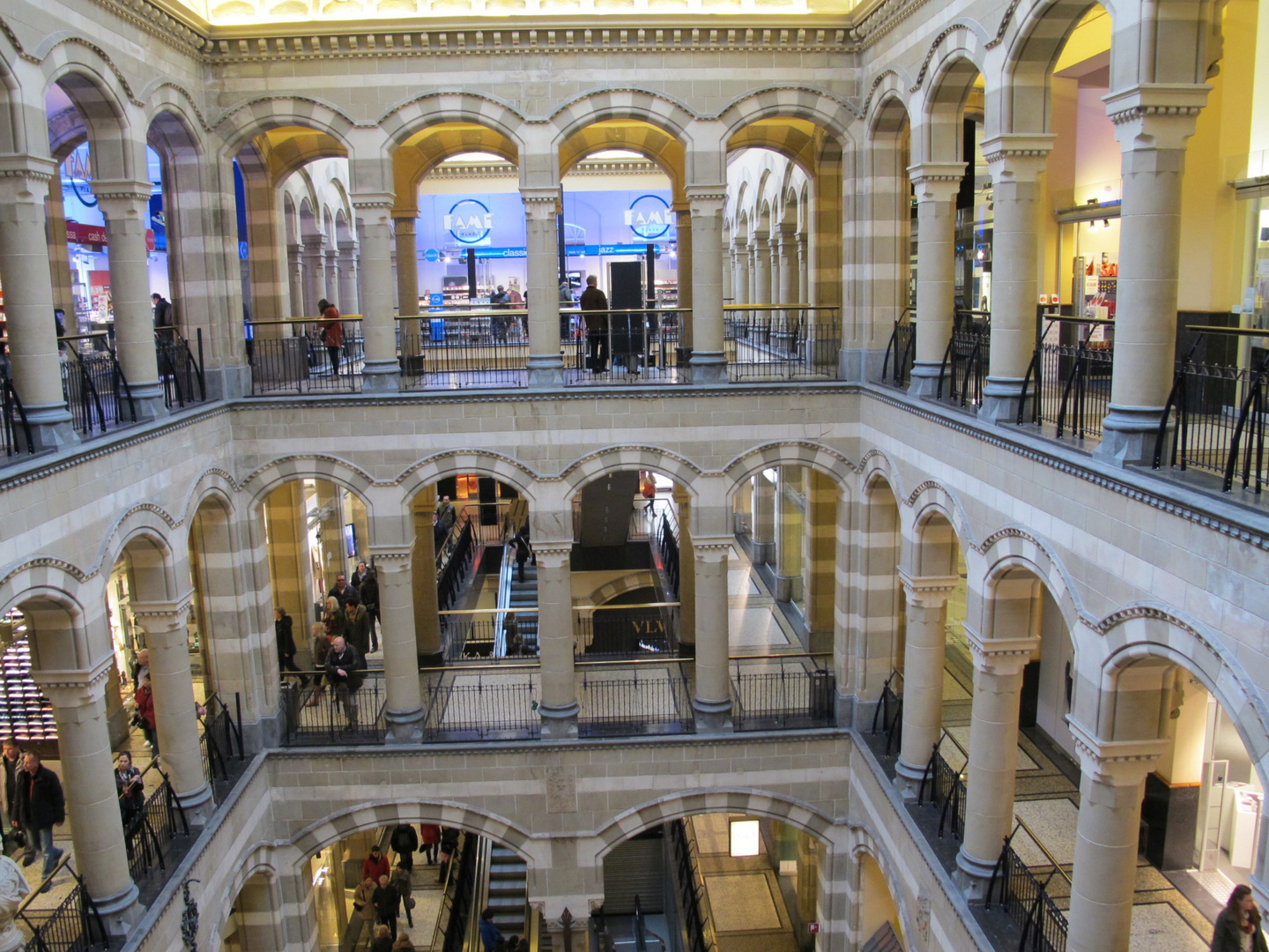 Magna Plaza Amsterdam 2